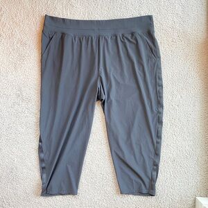 Athleta Black Nolita Slim Tapered Crop Pant Size 26, LIKE NEW Lighweight Active